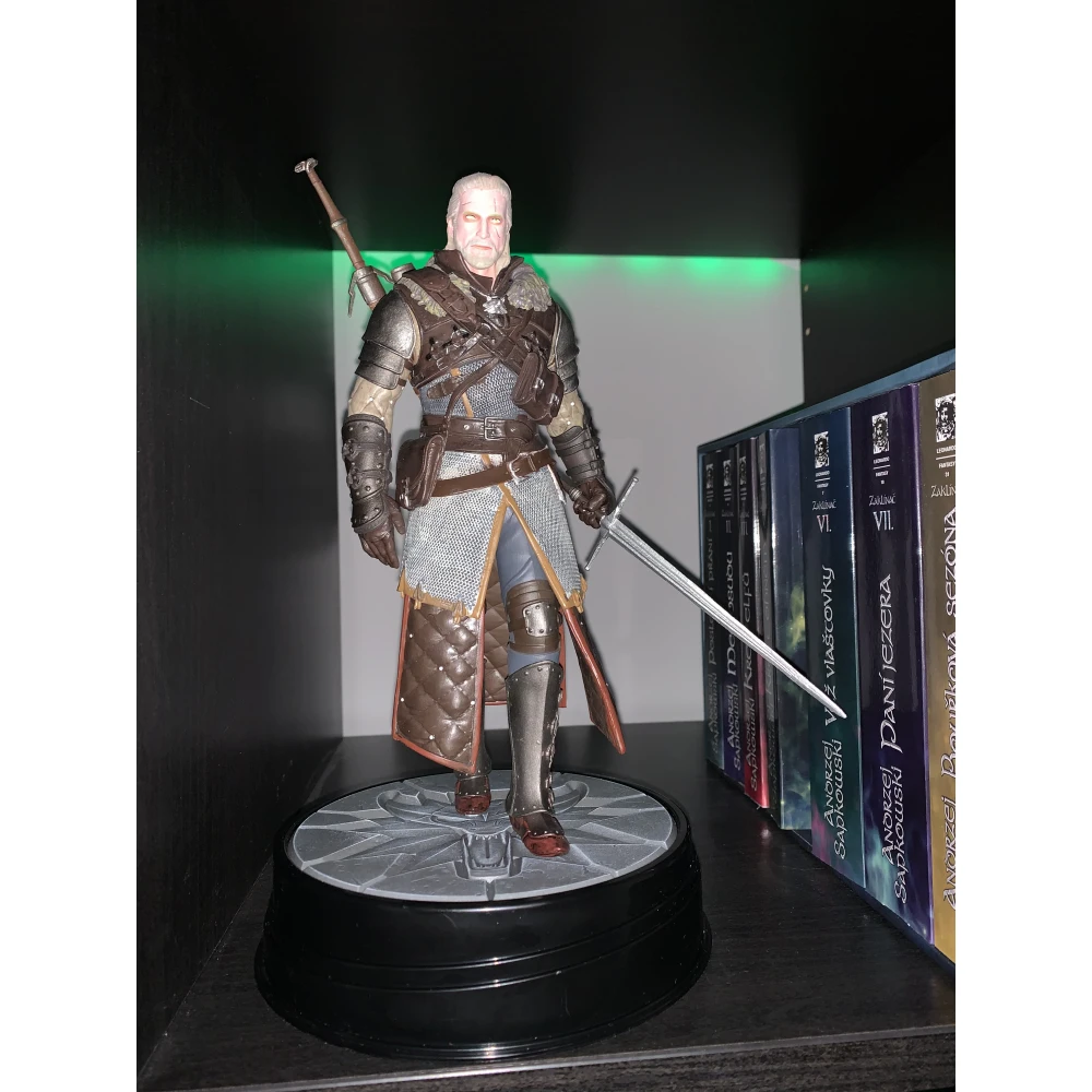 The Witcher 3 Figure: Geralt in Grandmaster Ursine Armor