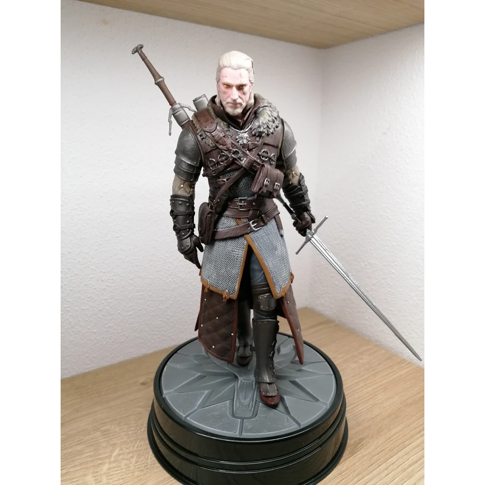 The Witcher 3 Figure: Geralt in Grandmaster Ursine Armor