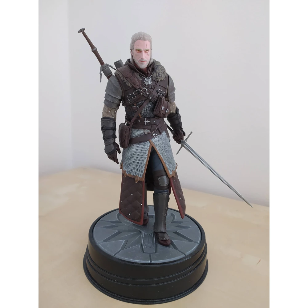 The Witcher 3 Figure: Geralt in Grandmaster Ursine Armor