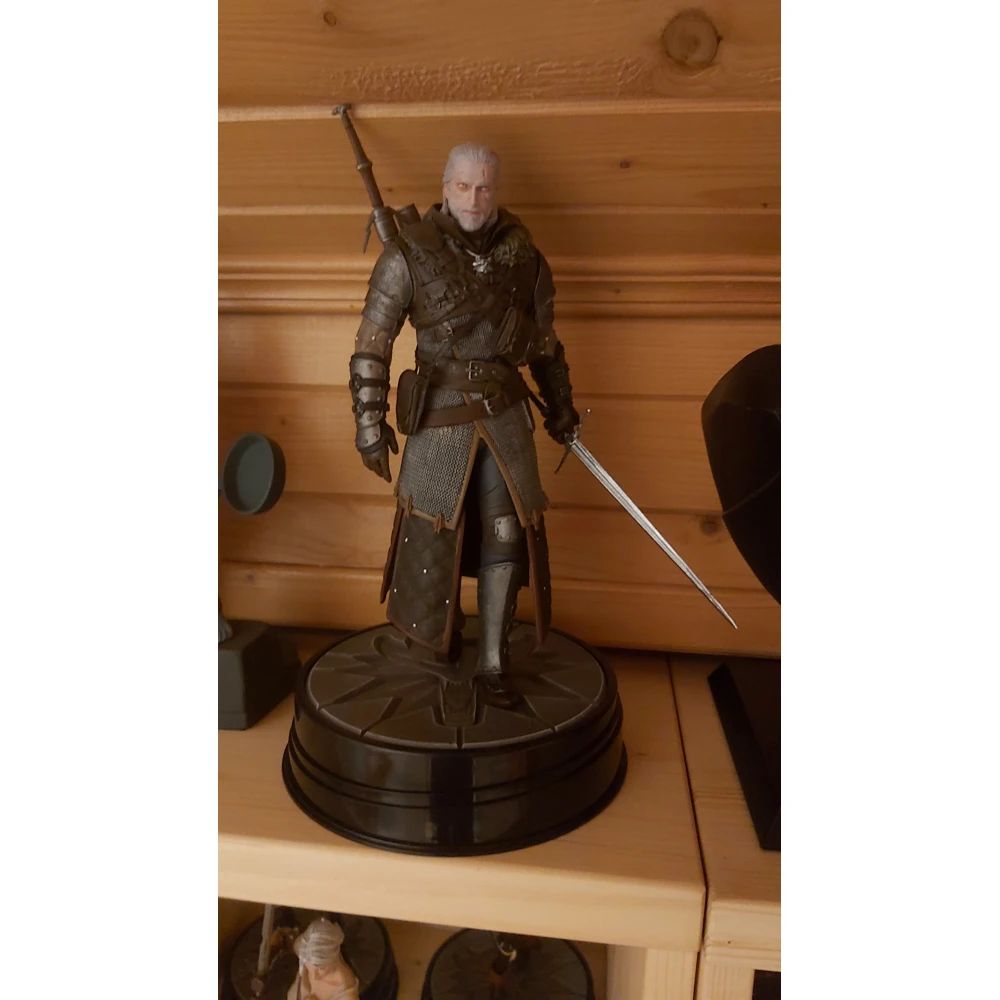 The Witcher 3 Figure: Geralt in Grandmaster Ursine Armor
