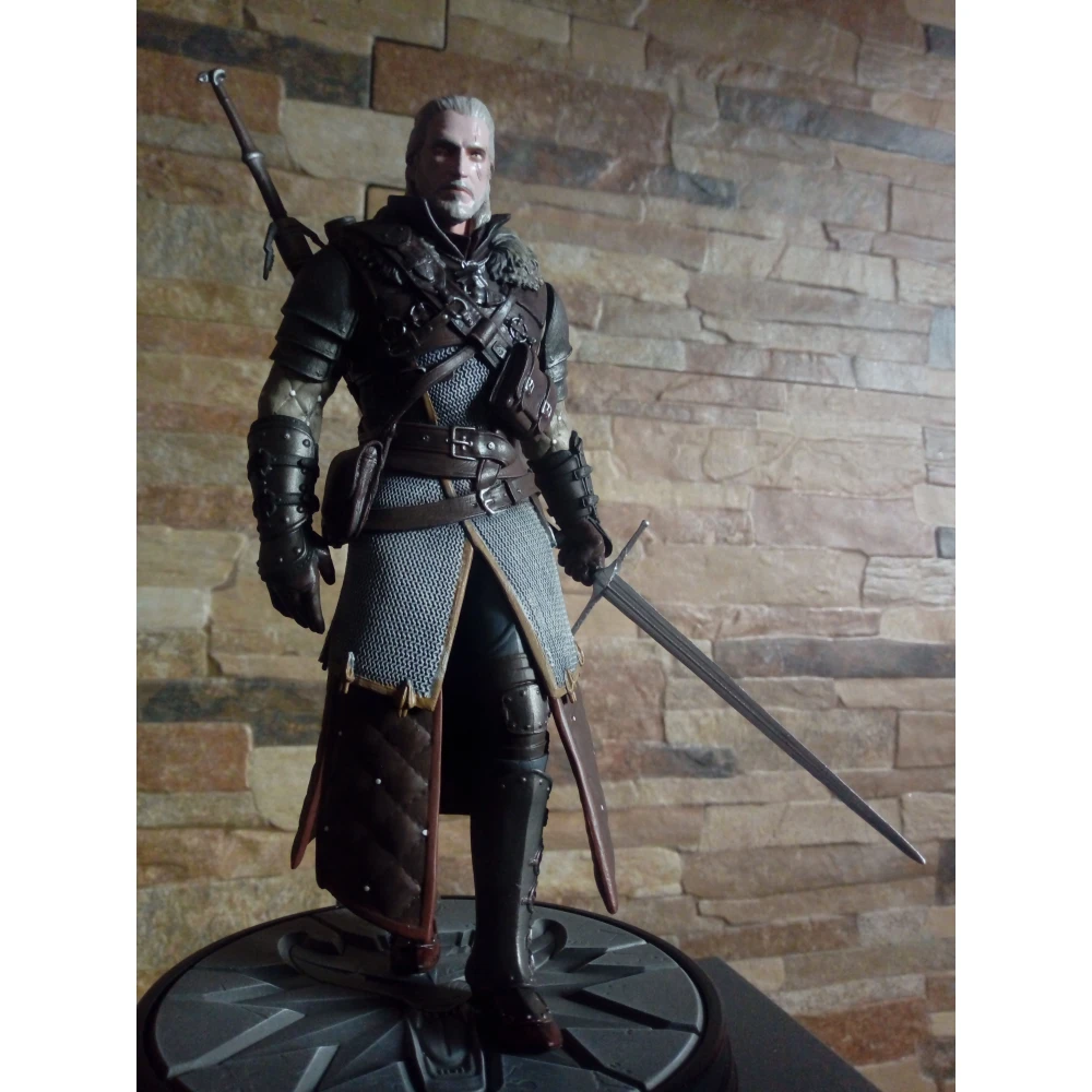 The Witcher 3 Figure: Geralt in Grandmaster Ursine Armor