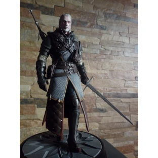 The Witcher 3 Figure: Geralt in Grandmaster Ursine Armor