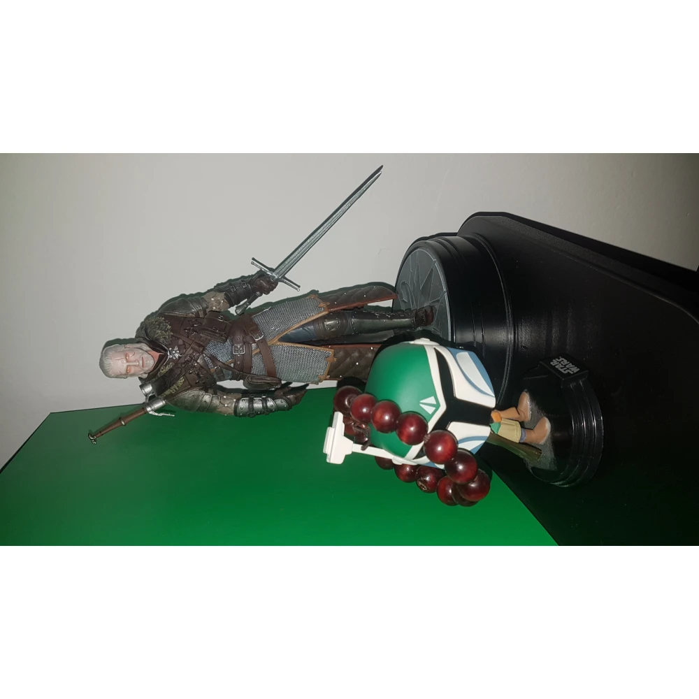 The Witcher 3 Figure: Geralt in Grandmaster Ursine Armor