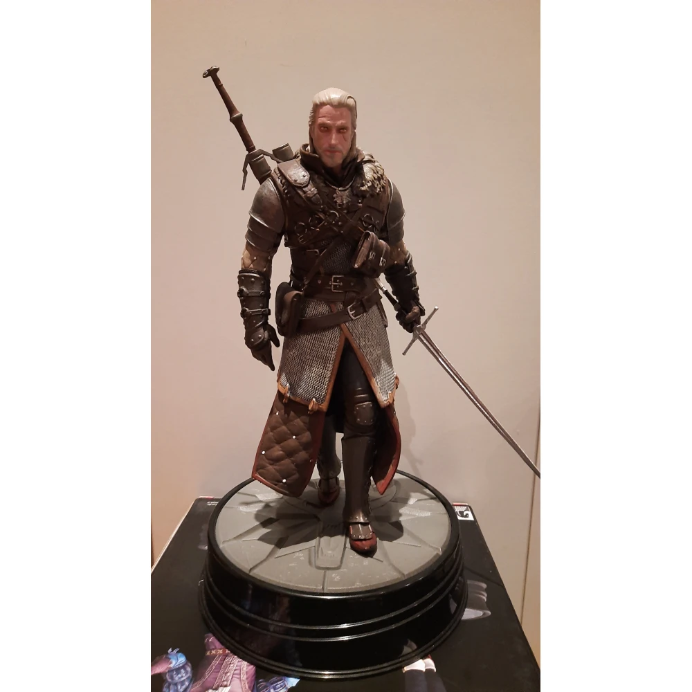 The Witcher 3 Figure: Geralt in Grandmaster Ursine Armor
