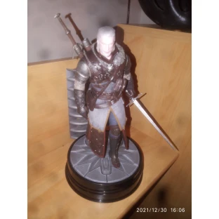 The Witcher 3 Figure: Geralt in Grandmaster Ursine Armor