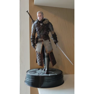 The Witcher 3 Figure: Geralt in Grandmaster Ursine Armor