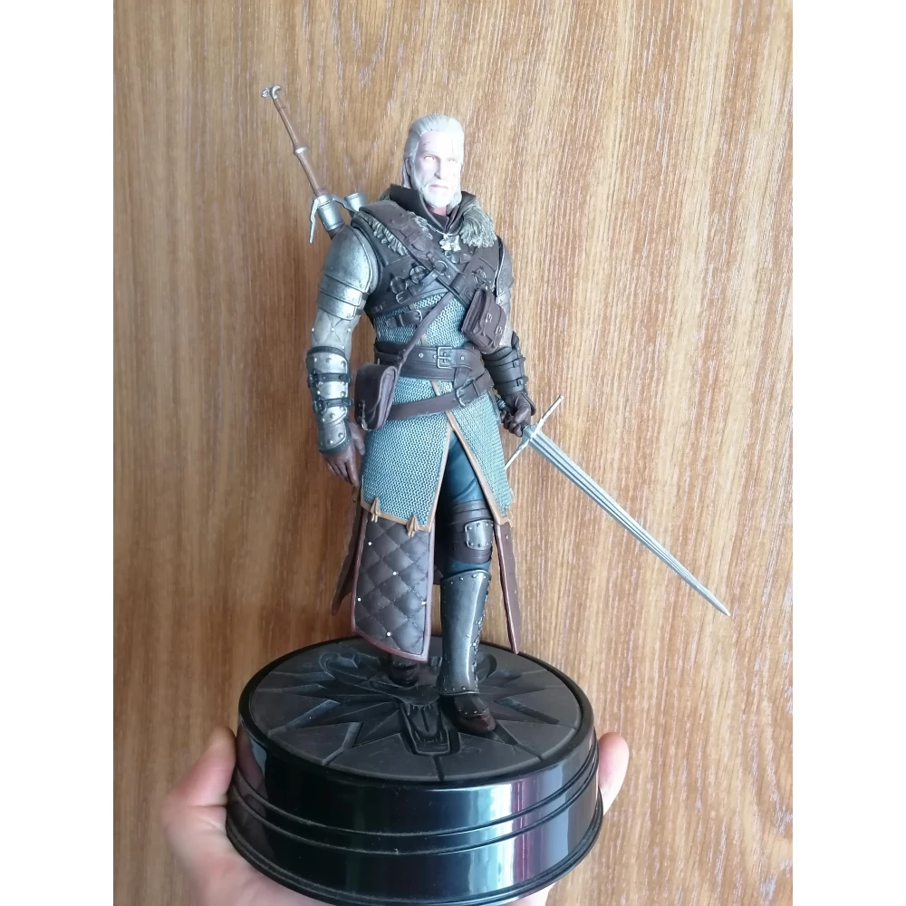 The Witcher 3 Figure: Geralt in Grandmaster Ursine Armor