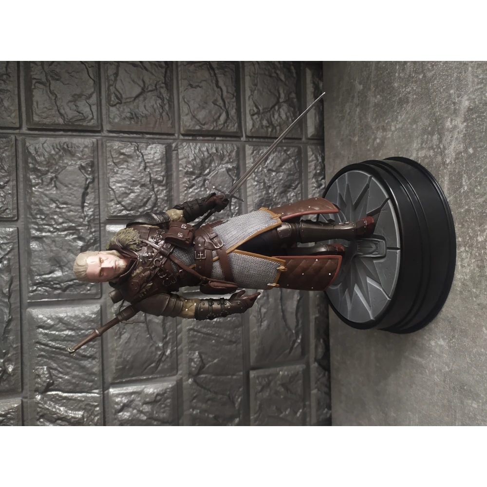The Witcher 3 Figure: Geralt in Grandmaster Ursine Armor
