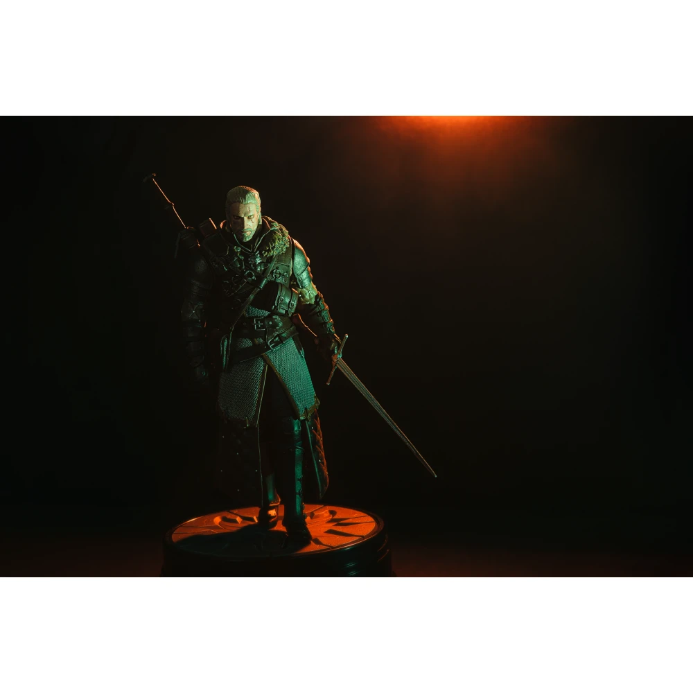 The Witcher 3 Figure: Geralt in Grandmaster Ursine Armor