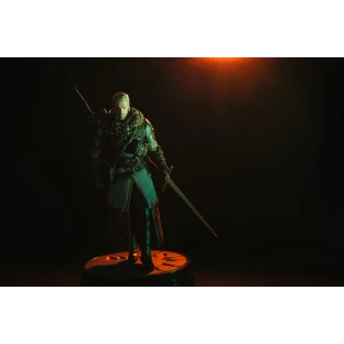 The Witcher 3 Figure: Geralt in Grandmaster Ursine Armor