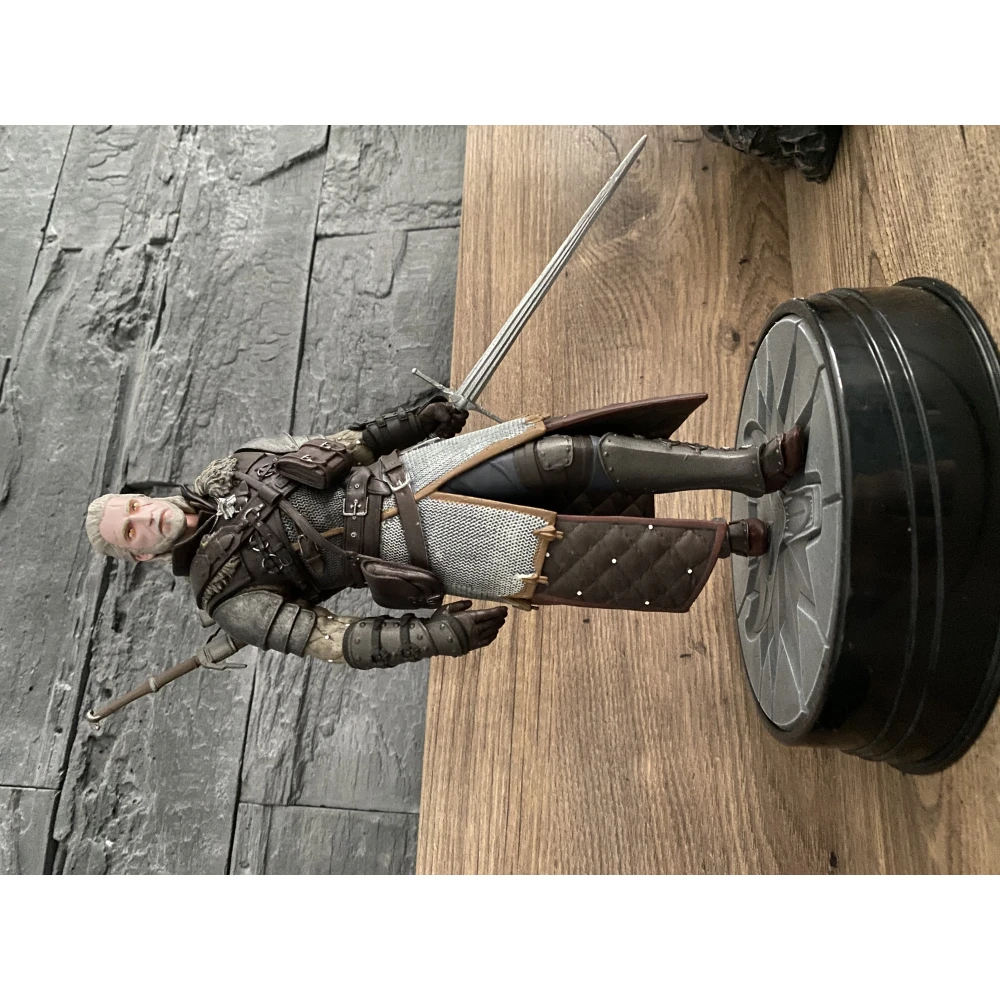 The Witcher 3 Figure: Geralt in Grandmaster Ursine Armor