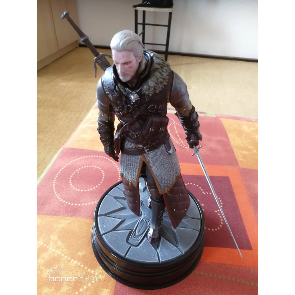 The Witcher 3 Figure: Geralt in Grandmaster Ursine Armor