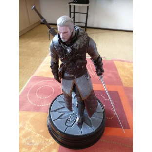 The Witcher 3 Figure: Geralt in Grandmaster Ursine Armor
