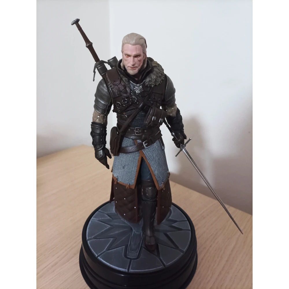 The Witcher 3 Figure: Geralt in Grandmaster Ursine Armor