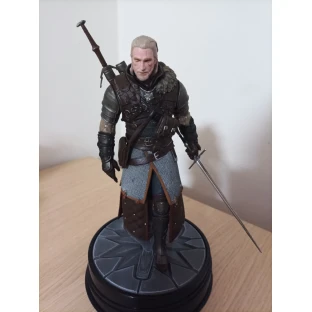 The Witcher 3 Figure: Geralt in Grandmaster Ursine Armor