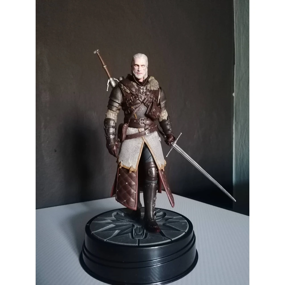 The Witcher 3 Figure: Geralt in Grandmaster Ursine Armor