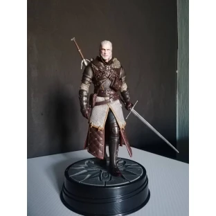 The Witcher 3 Figure: Geralt in Grandmaster Ursine Armor