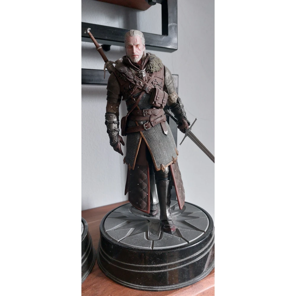 The Witcher 3 Figure: Geralt in Grandmaster Ursine Armor