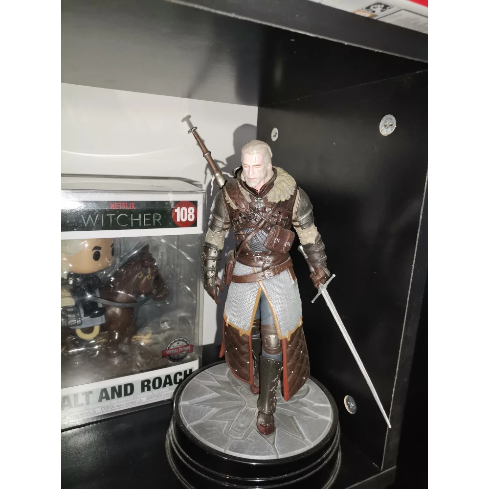 The Witcher 3 Figure: Geralt in Grandmaster Ursine Armor