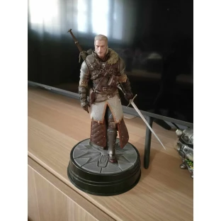 The Witcher 3 Figure: Geralt in Grandmaster Ursine Armor