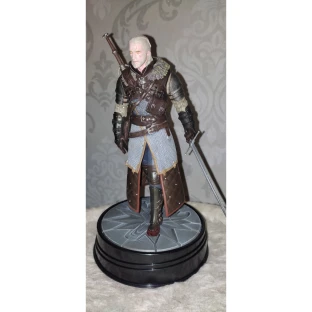 The Witcher 3 Figure: Geralt in Grandmaster Ursine Armor