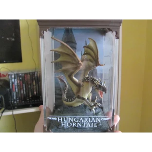Harry Potter Magical Creatures - soška maďarského draka s tŕňovým chvostom