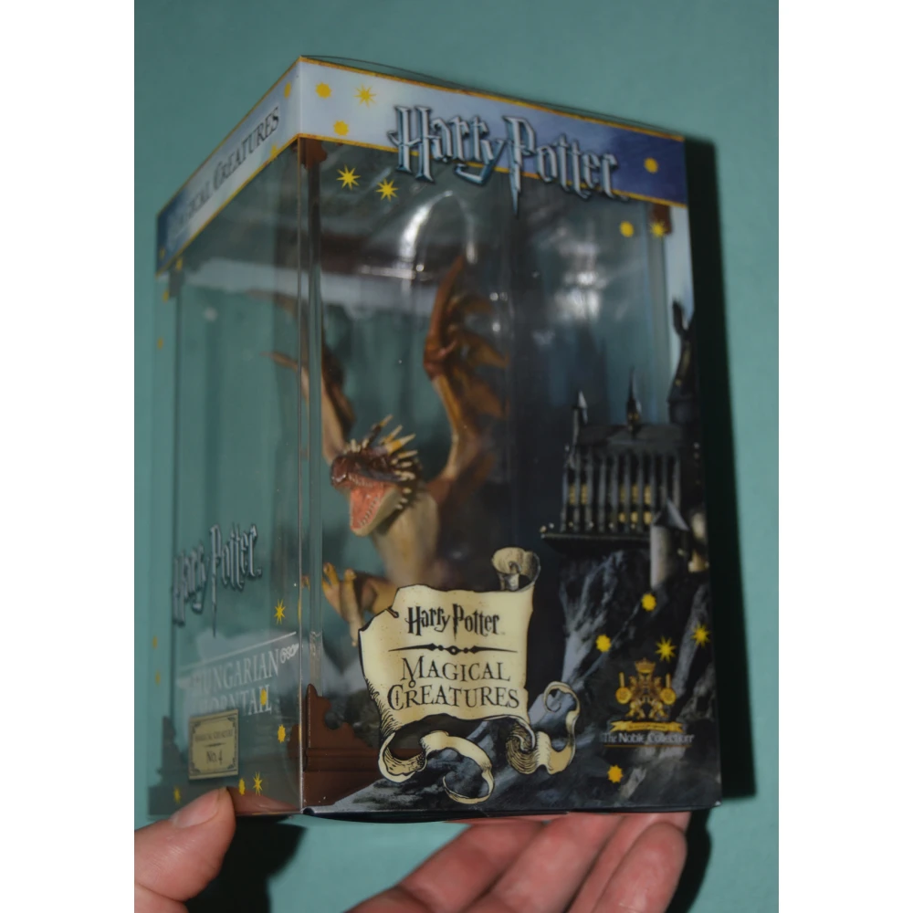 Harry Potter Magical Creatures - soška maďarského draka s tŕňovým chvostom
