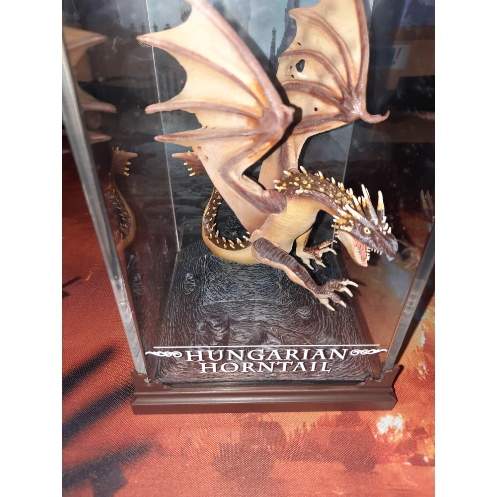 Harry Potter Magical Creatures - soška maďarského draka s tŕňovým chvostom