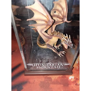 Harry Potter Magical Creatures - soška maďarského draka s tŕňovým chvostom