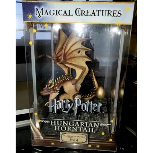 Harry Potter Magical Creatures - soška maďarského draka s tŕňovým chvostom