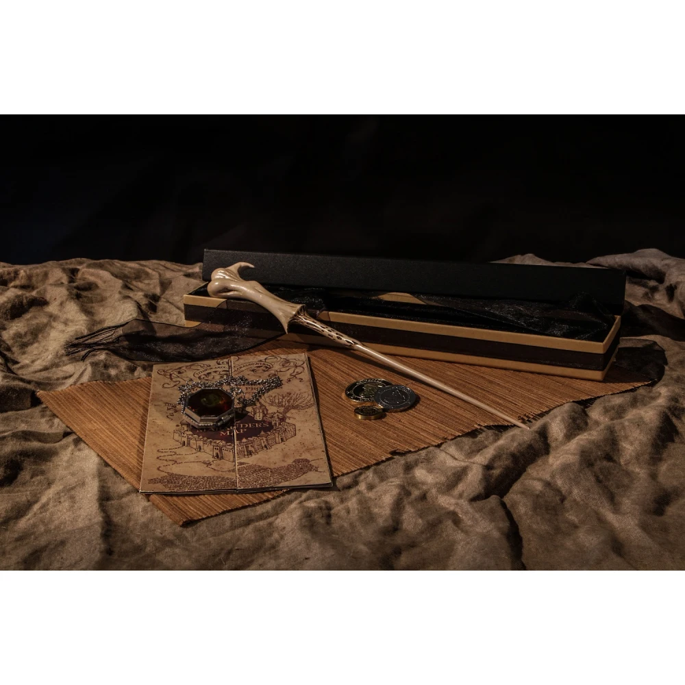 Lord Voldemort's Wand with Ollivander's Box