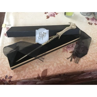 Lord Voldemort's Wand with Ollivander's Box