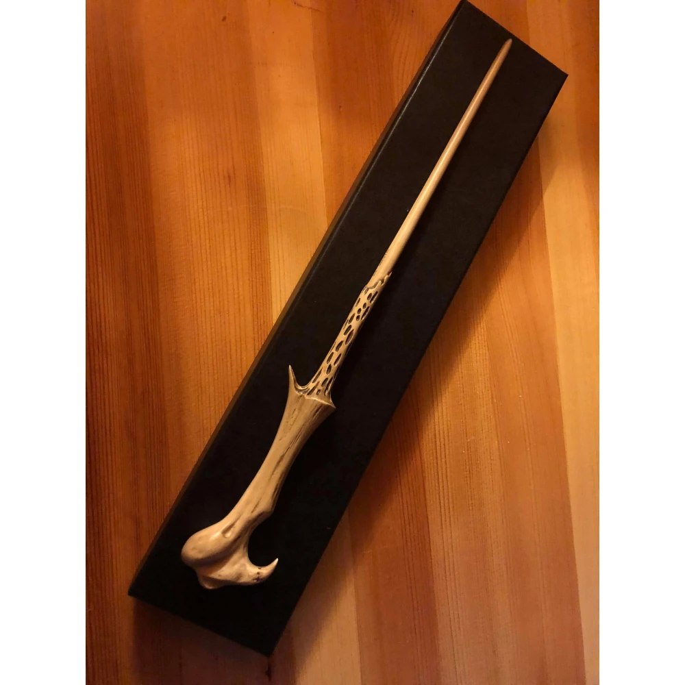 Lord Voldemort's Wand with Ollivander's Box