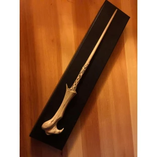 Lord Voldemort's Wand with Ollivander's Box