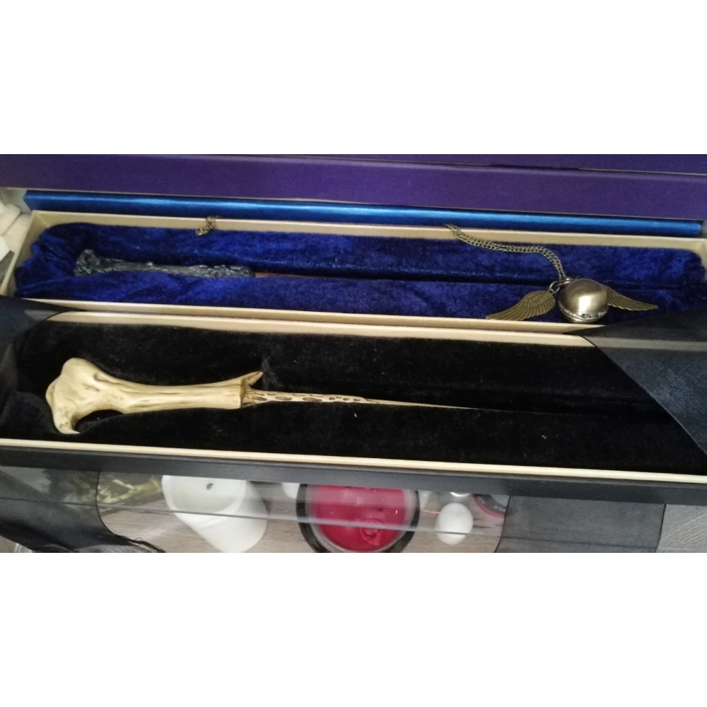 Lord Voldemort's Wand with Ollivander's Box