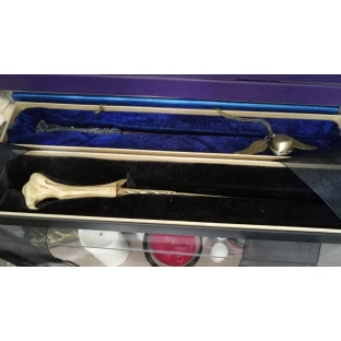 Lord Voldemort's Wand with Ollivander's Box