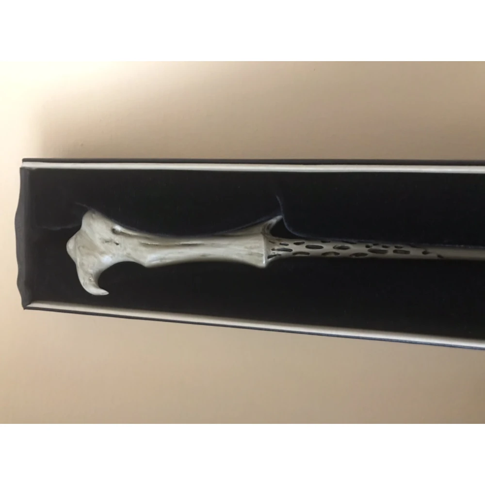 Lord Voldemort's Wand with Ollivander's Box