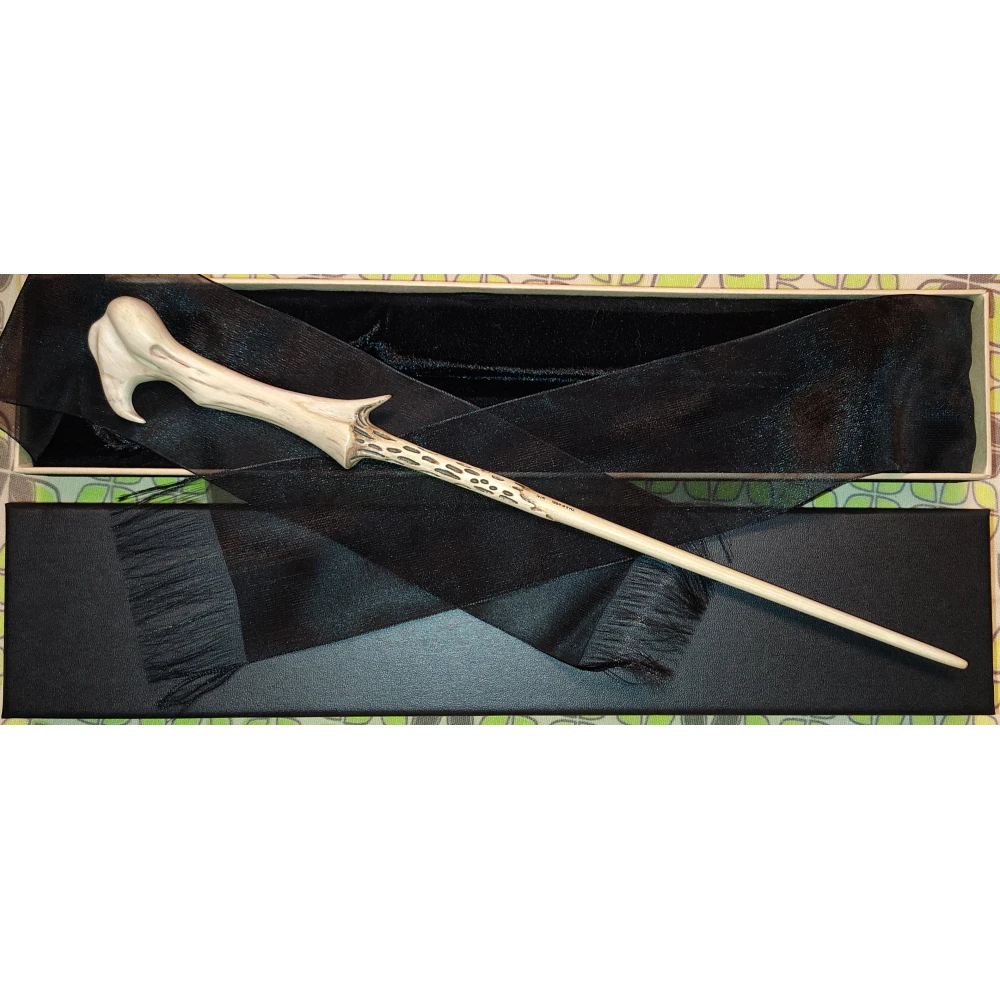 Lord Voldemort's Wand with Ollivander's Box