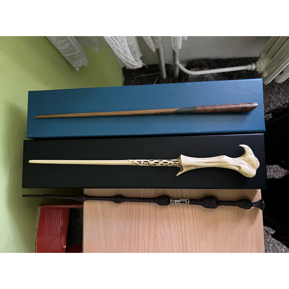 Lord Voldemort's Wand with Ollivander's Box