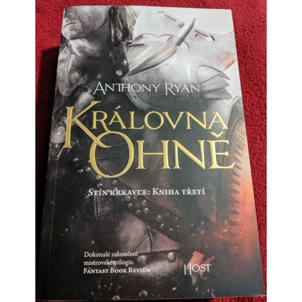 Královna ohně (brožovaná)