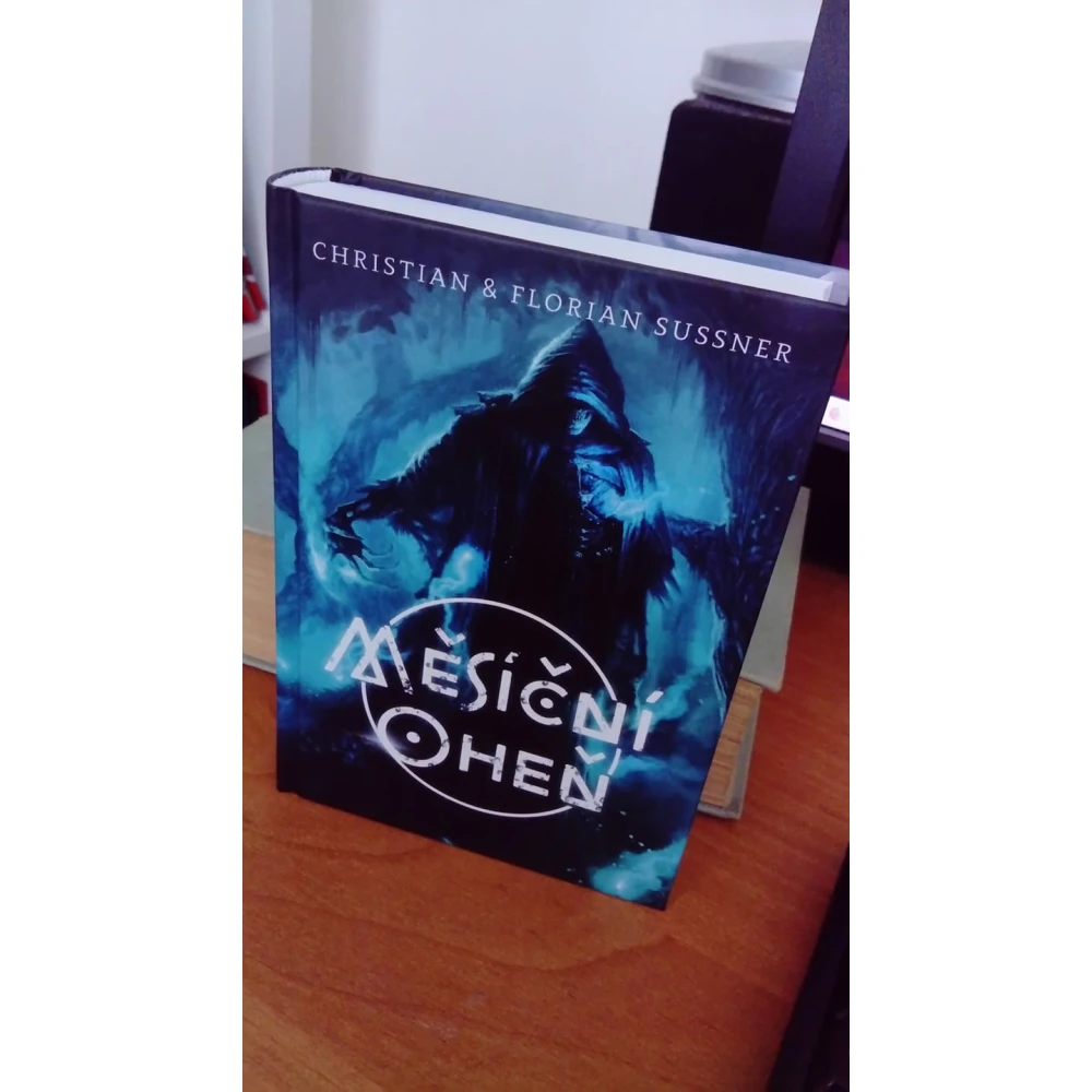 Měsíční oheň s plakátem a záložkou