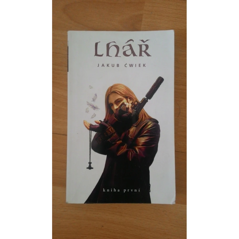 Lhář