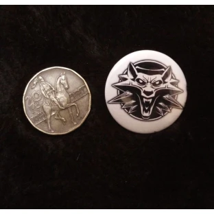 Witcher-Button weiß