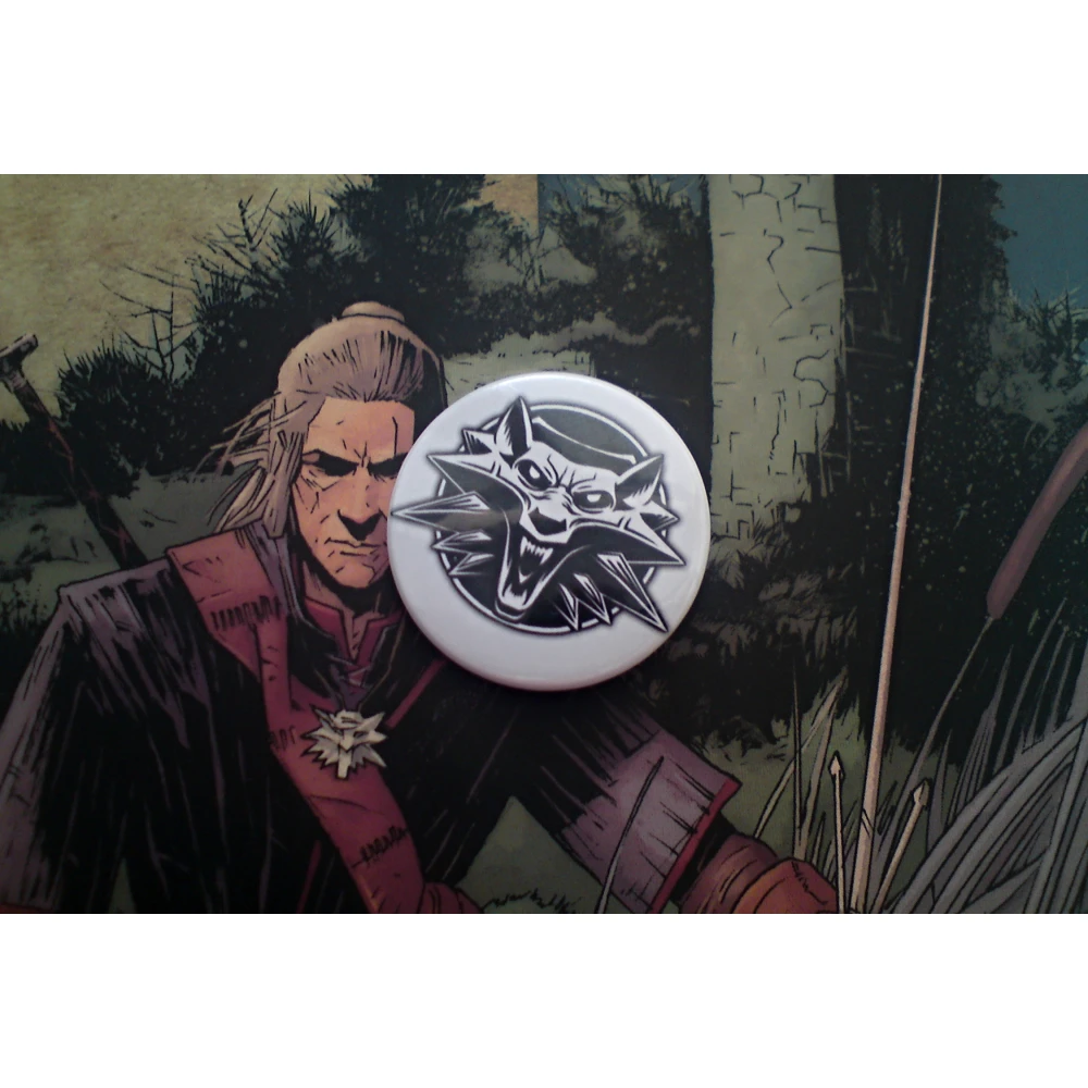 Witcher-Button weiß