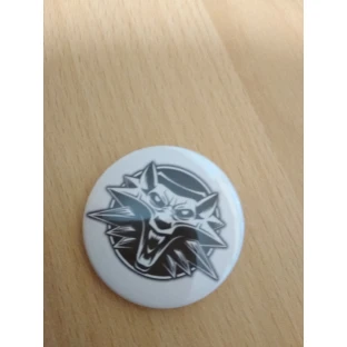 Witcher-Button weiß