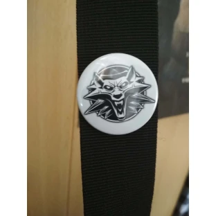 Witcher-Button weiß