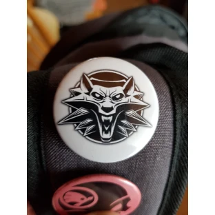 Witcher-Button weiß