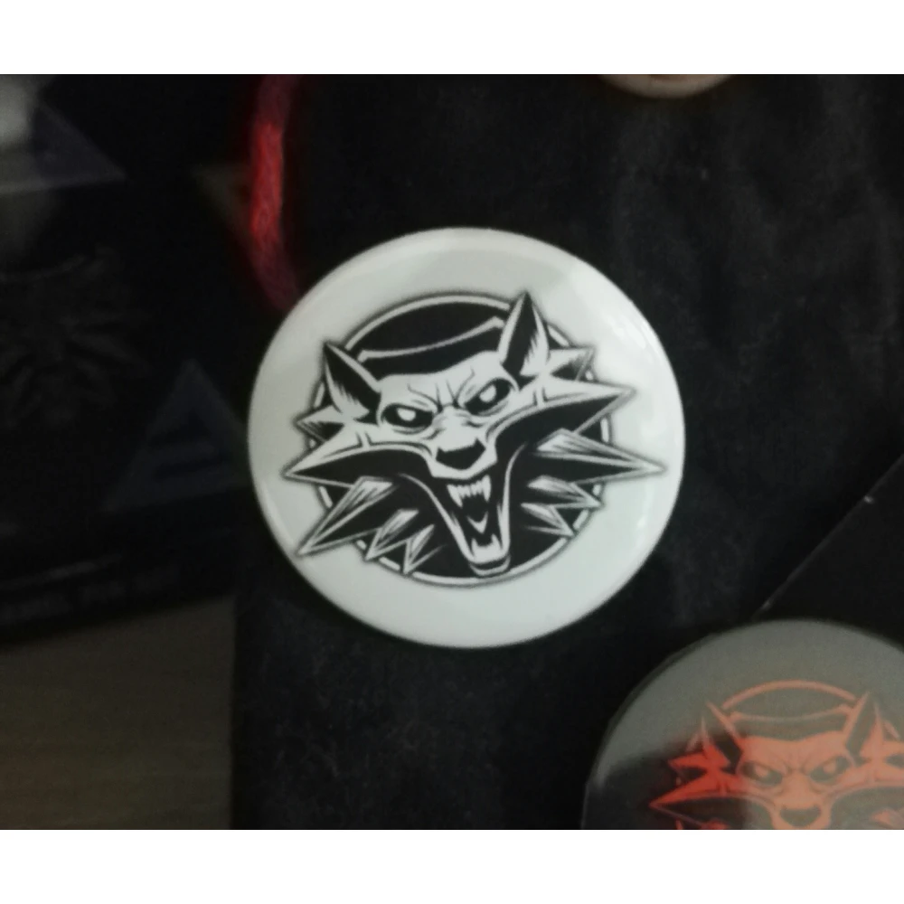 Witcher-Button weiß