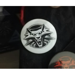 Witcher-Button weiß