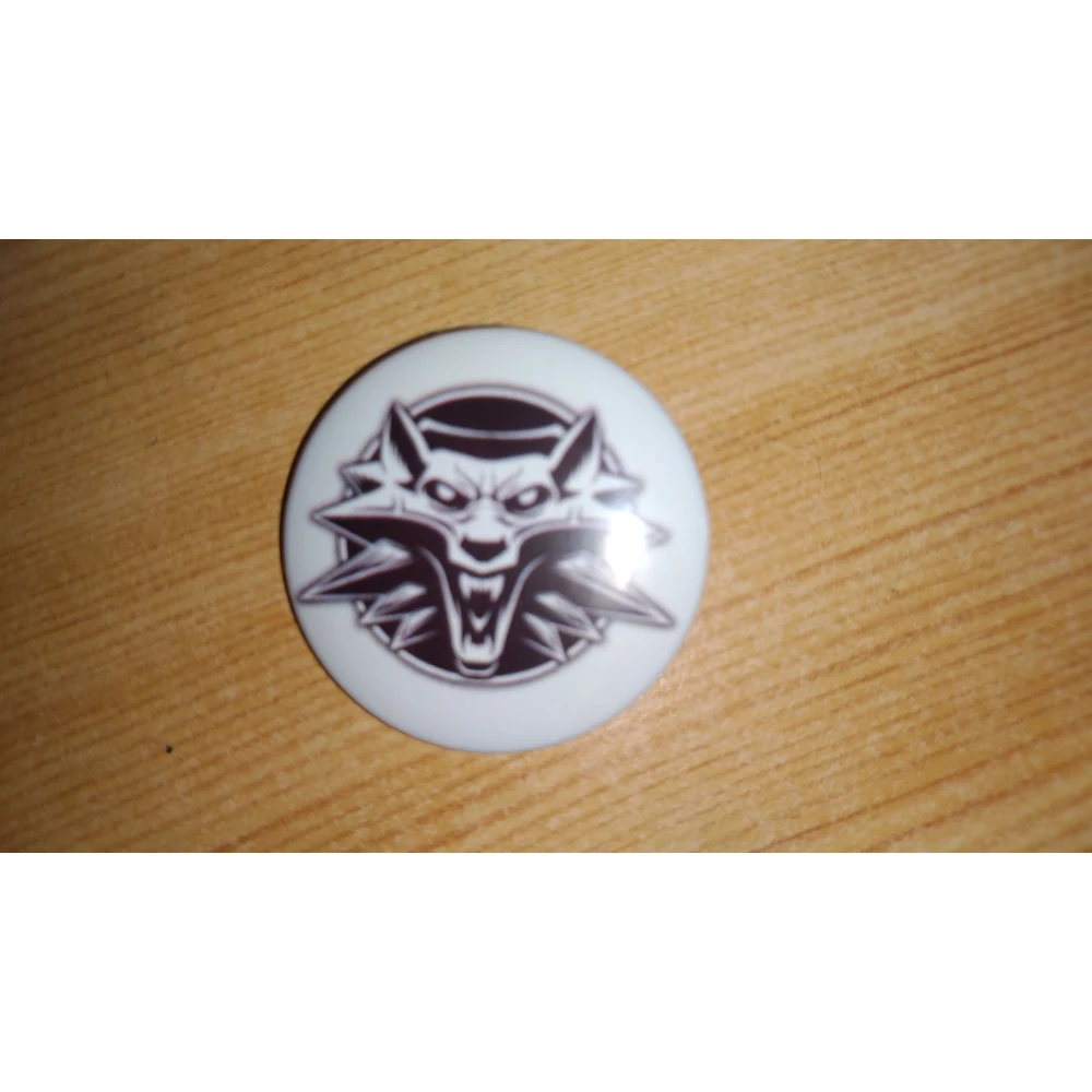 Witcher-Button weiß